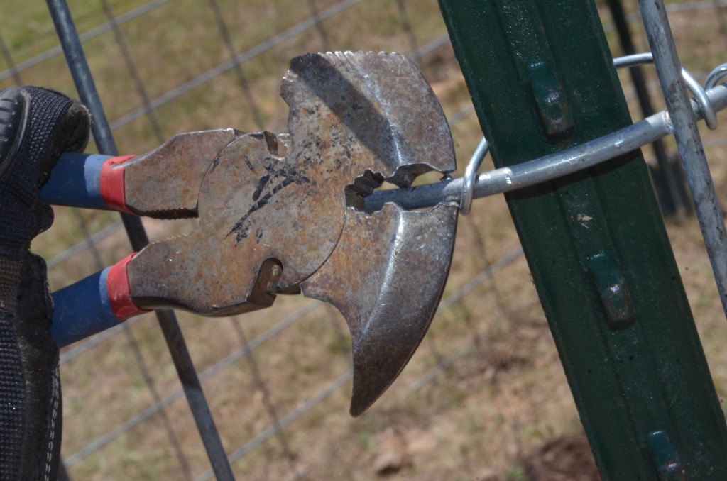Fence Pliers Use  