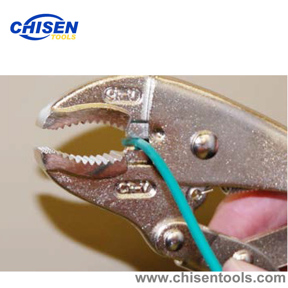 Curved jaw built in wire cutter